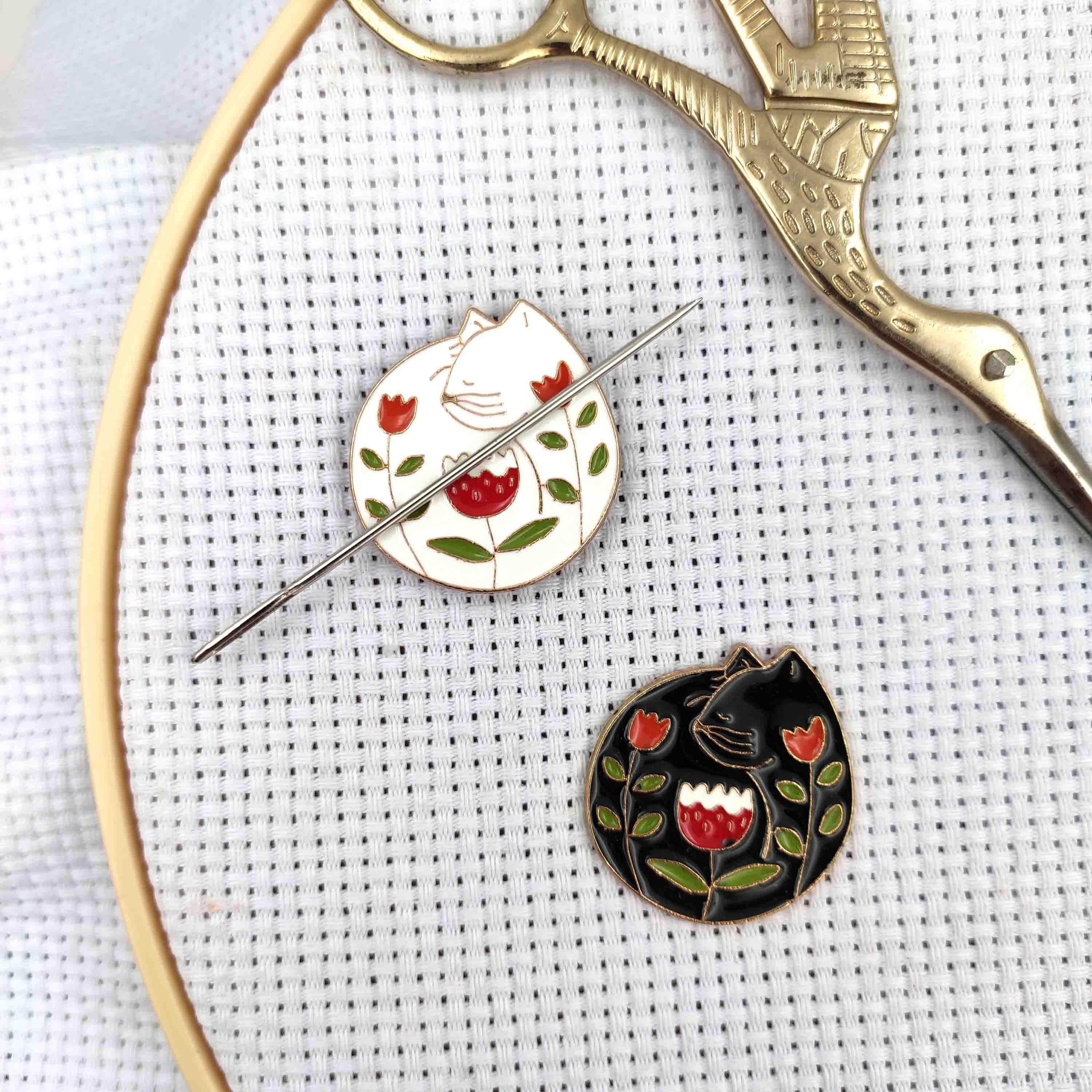 Needle Minder Magnet - 2つの猫の針,黒と白の縫製磁石,針,針,脱毛,針のセット