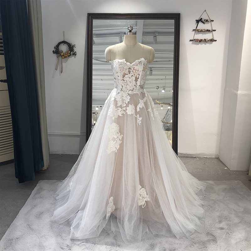 ストラップレスのウェディングドレス,床の長さ,電車,空中ブラ - Embroidery Organza のレビューと価格
