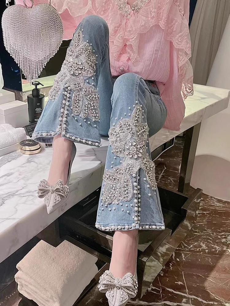 花柄の刺繍が施された女性用ハイウエストジーンズ、ダイヤモンド - Embroidery Jeans Sakura のレビューと価格
