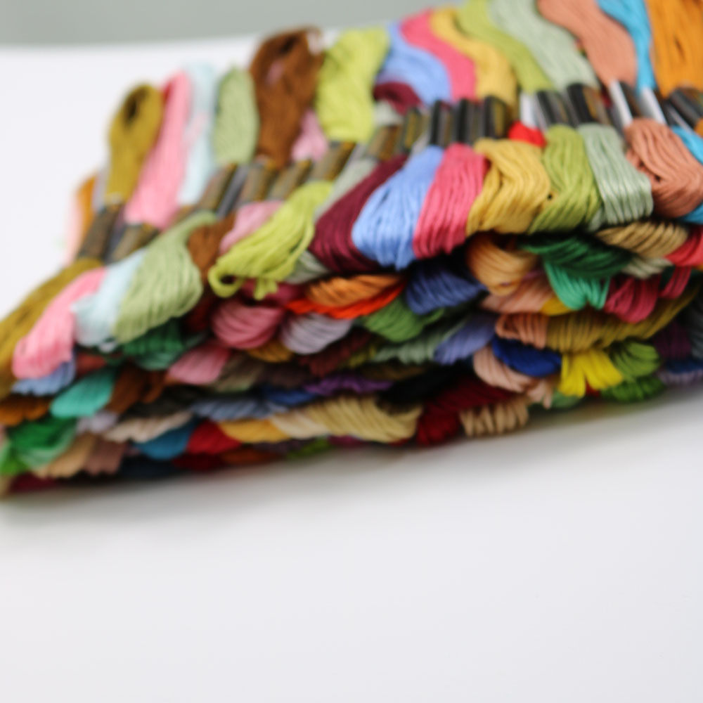 固定された50色のクロスステッチ糸。 テリレン綿刺繍糸。 1 - Embroidery Stitch のレビューと価格