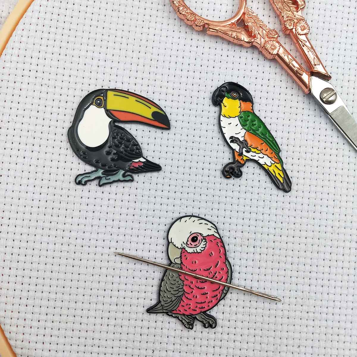 鳥型ニードルマインダー 強力磁石 刺繍用 かわいいニードルナ - Needle Minder Magnet のレビューと価格
