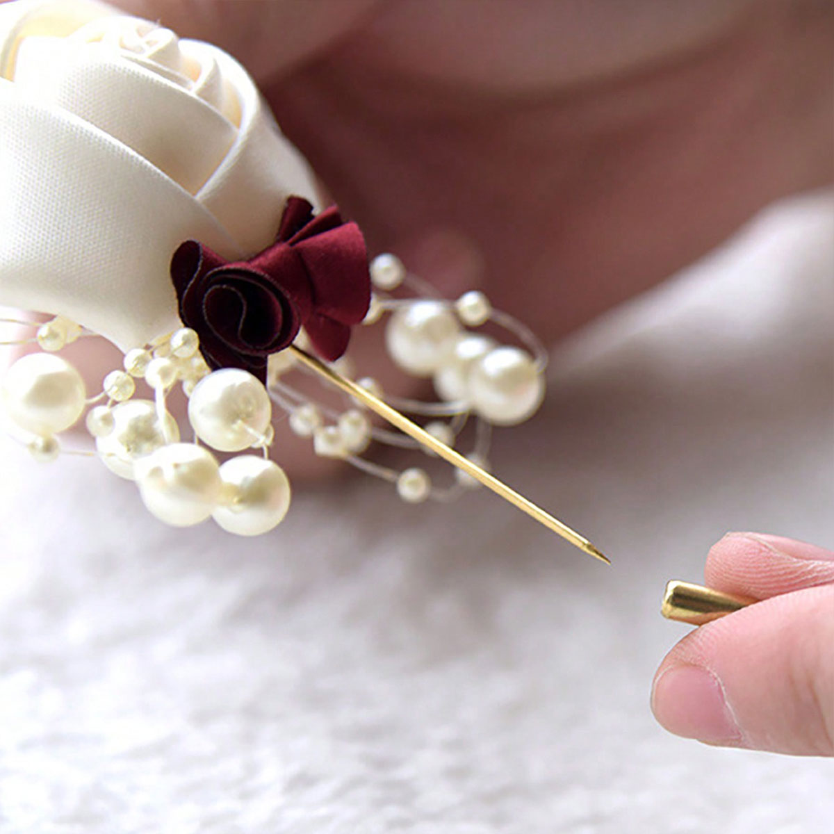 1ピース ウェディング新郎用ローズブートニエール、金箔パール - Embroidery Knot のレビューと価格