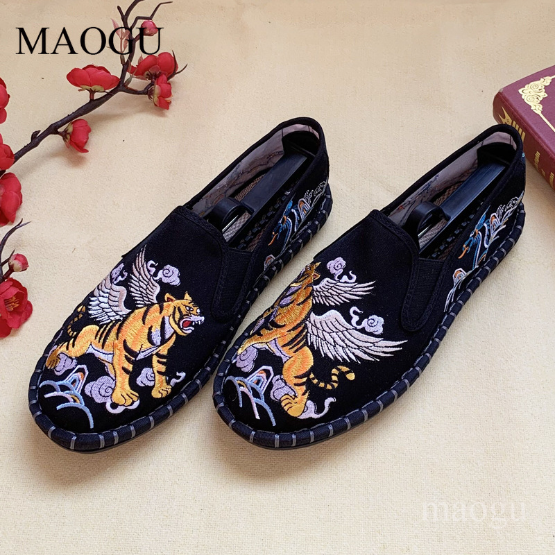 ユニセックス中国風刺繍スリッポンシューズ、龍虎柄ステッチソー - Embroidery Stitch のレビューと価格