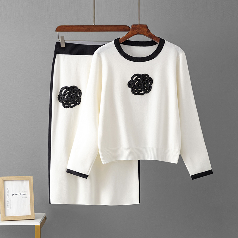 韓国デザインの女性用2点セット,ラウンドカラーのニットウェア - Embroidery Class のレビューと価格