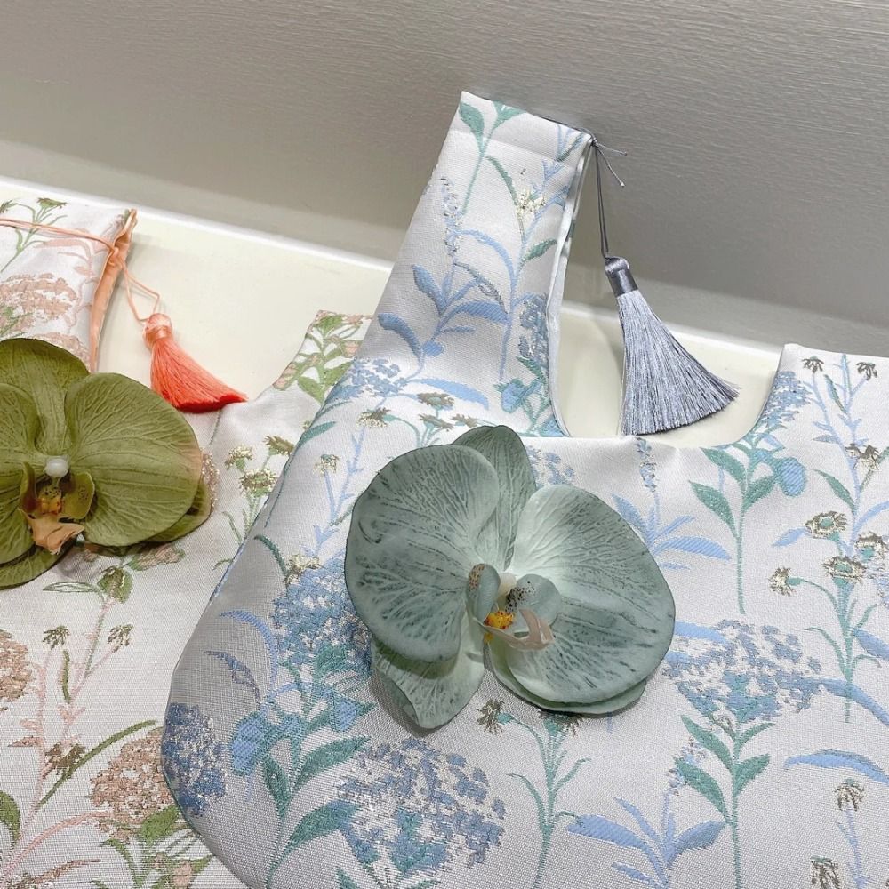 チャイニーズスタイルの結び目バッグ,花柄のタッセルペンダント - Embroidery Knot のレビューと価格